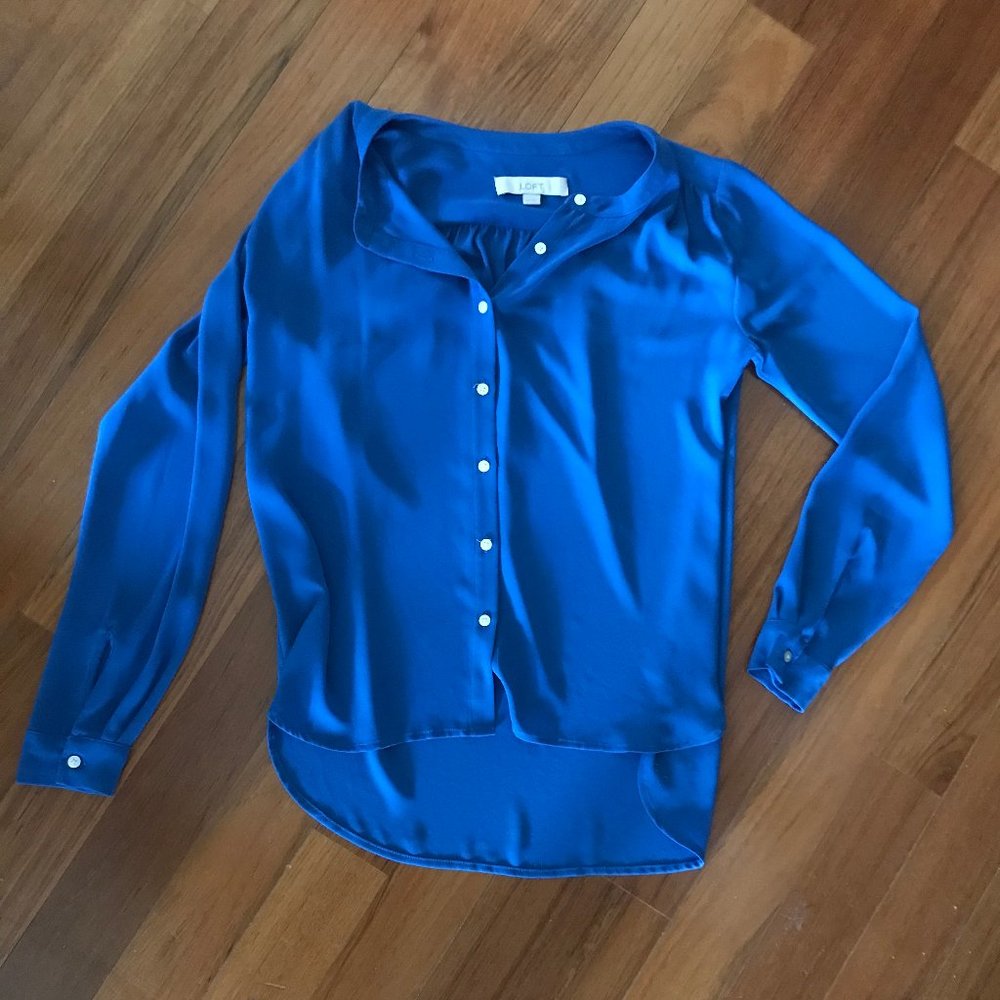 Ann Taylor LOFT blue career button up XXS